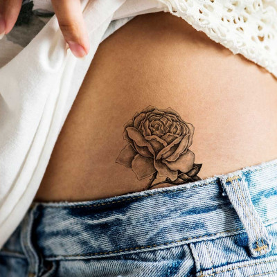 Tattoos und Dehnungsstreifen